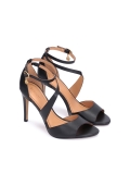 Klasické černé kožené sandály s křížovým páskem MEGAN
