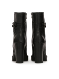 Černé boty na sloupku  BALIN