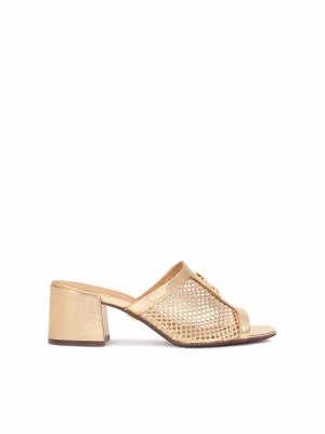 Ažurové zlaté mulety zdobené monogramem