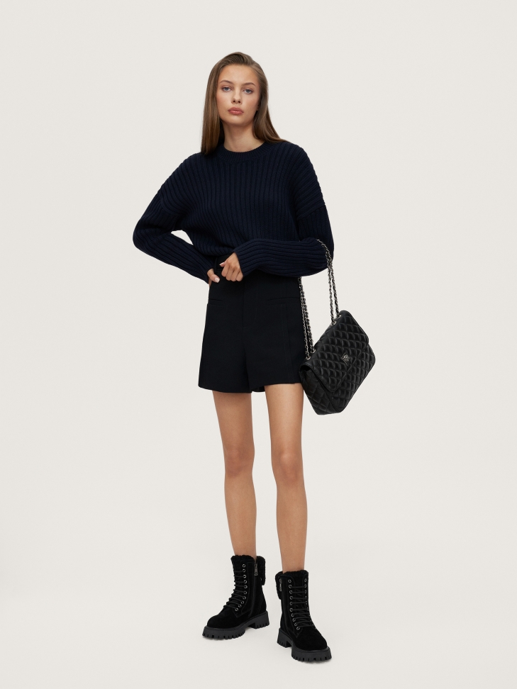 Prošívaná taška s řetízkem propleteným koženým řemínkem VIDIA