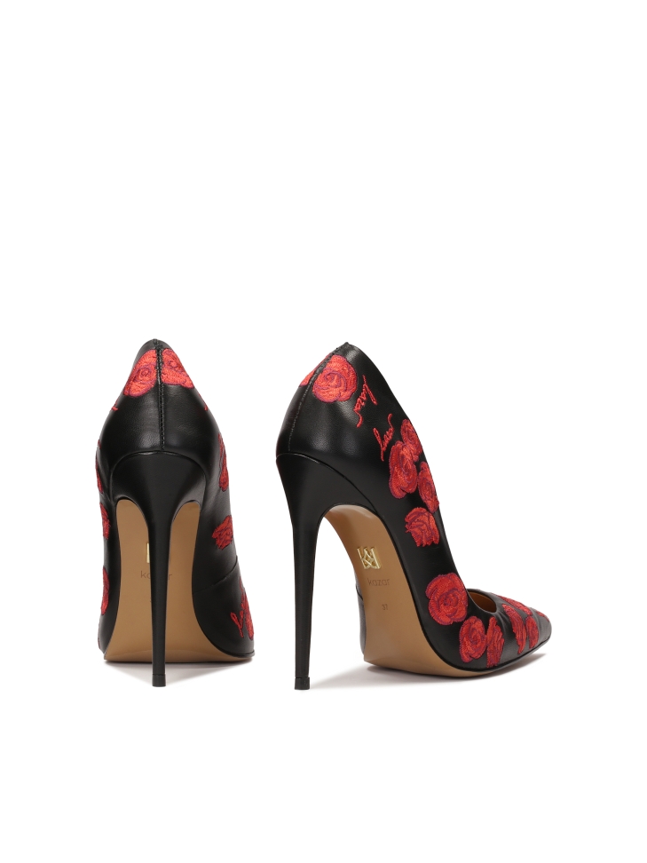 Elegantní černé jehlové podpatky s červenými květy NEW NATALIE