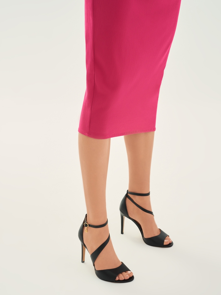 Klasické černé kožené sandály s křížovým páskem MEGAN