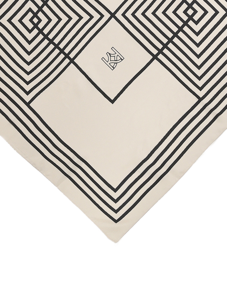 Béžová hedvábná šála s geometrickým černým vzorem HAMLEY