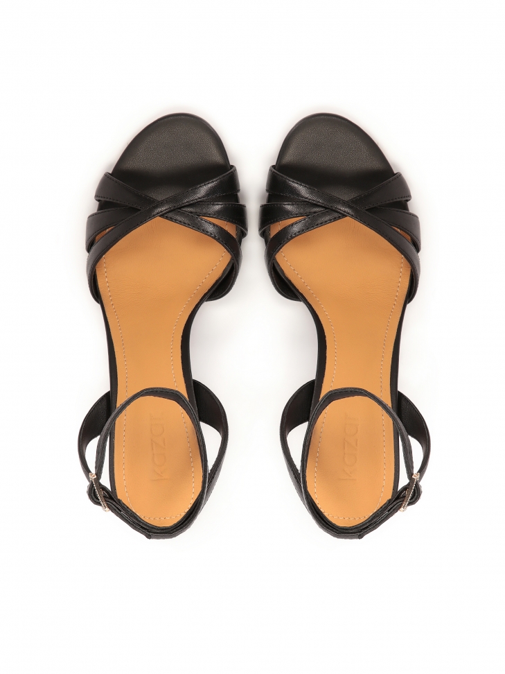 Černé kožené sandály se zapínáním kolem kotníku EVA
