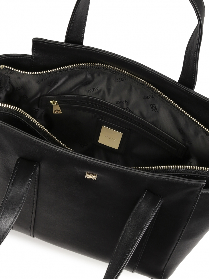 Černá taška přes rameno ve tvaru lichoběžníku STEPHIE