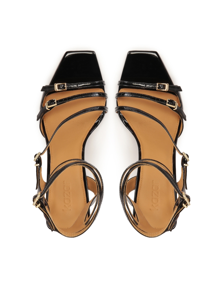 Lakované černé sandály s pásky ALEXIS
