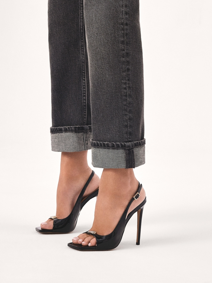 Černé lakované sandály s vykrojeným svrškem FLAME
