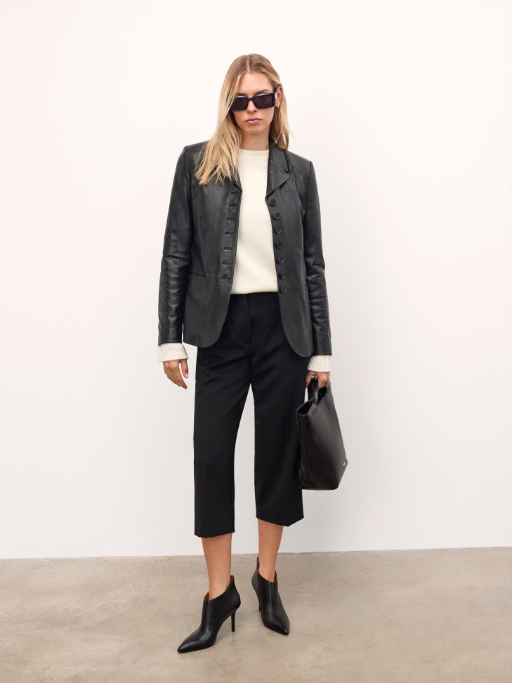 Elegantní černá kožená kabelka se zlatým logem RILEY