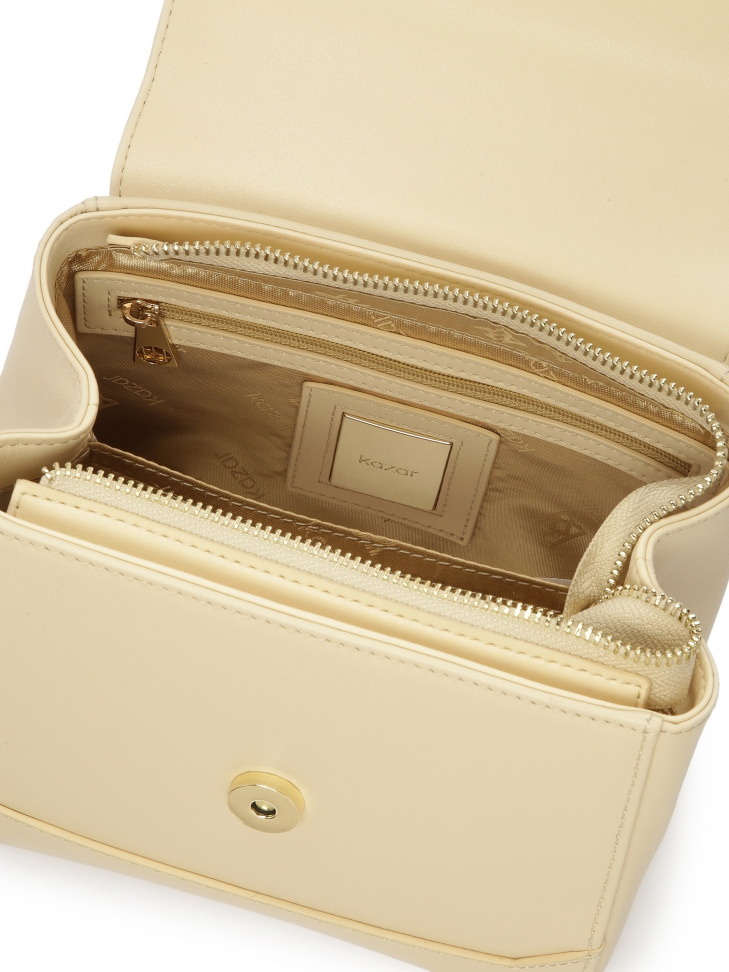 Kabelka s klopou zdobená prolamovaným vzorem KRISTENA