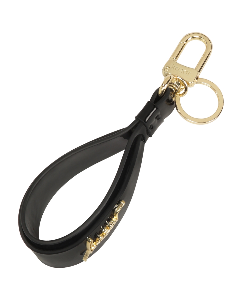Černá klíčenka s koženým řemínkem zdobeným logy LAINEY