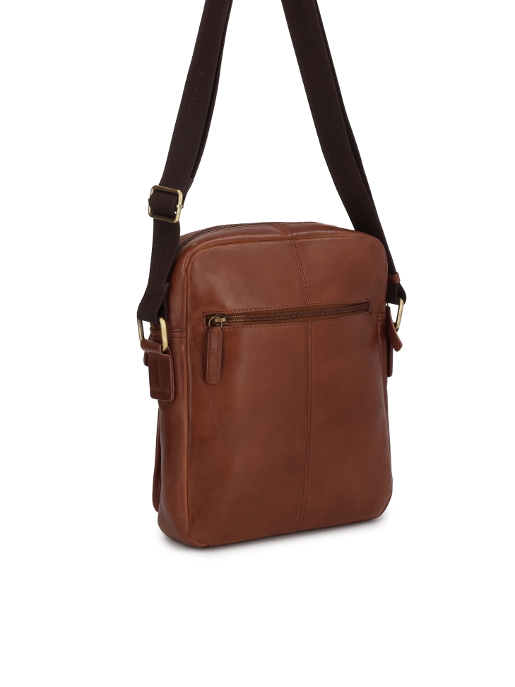 Hnědá poštovní taška přes rameno FABIANN