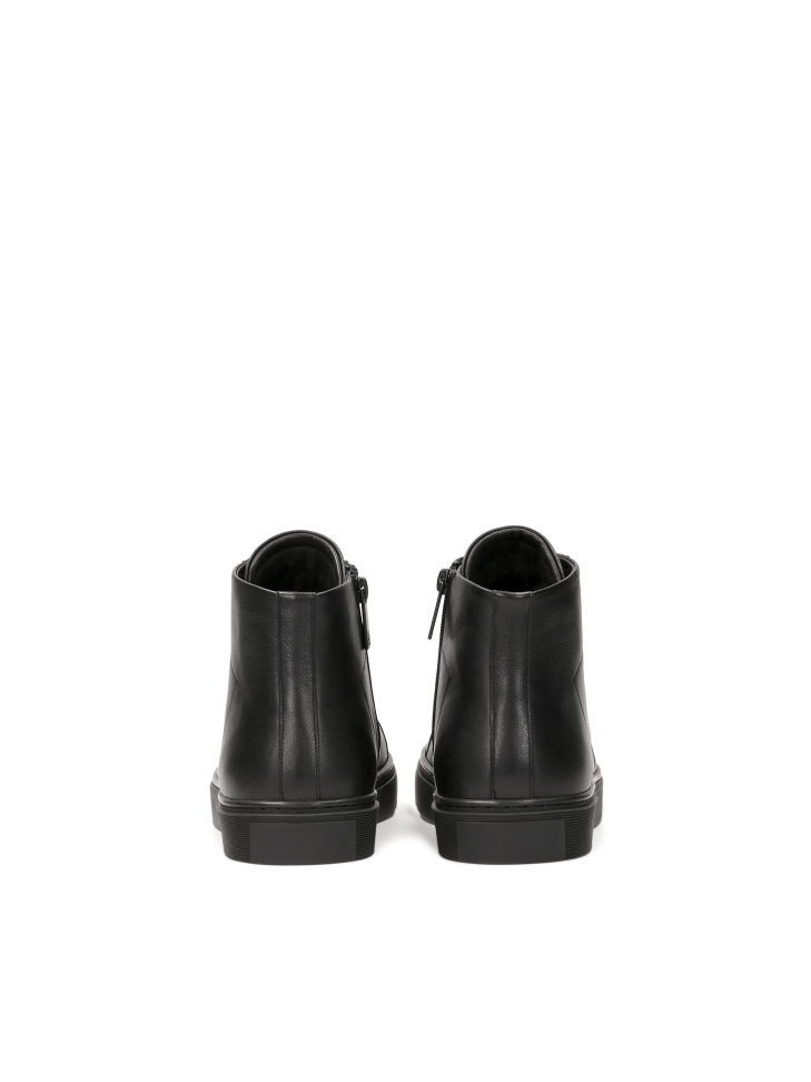 Černé kotníkové tenisky z přírodní kůže s vyraženým logem AUGUSTINNO