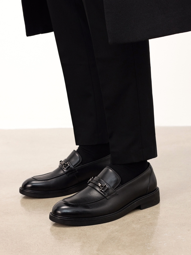 Elegantní kožené mokasíny s přezkou TIMONES