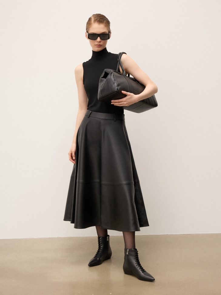 Černé kožené boty se zapínáním na zip a stříbrným logem na špičce KS AMIENS