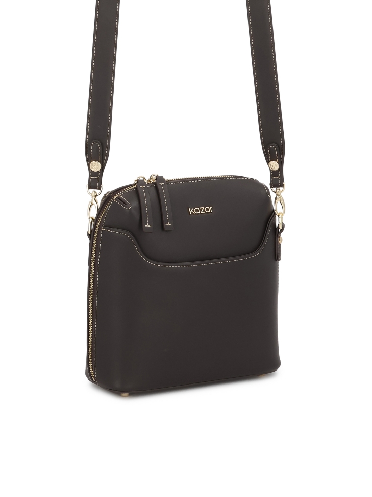 Tmavě hnědá kožená taška přes rameno s odnímatelným popruhem CARIN